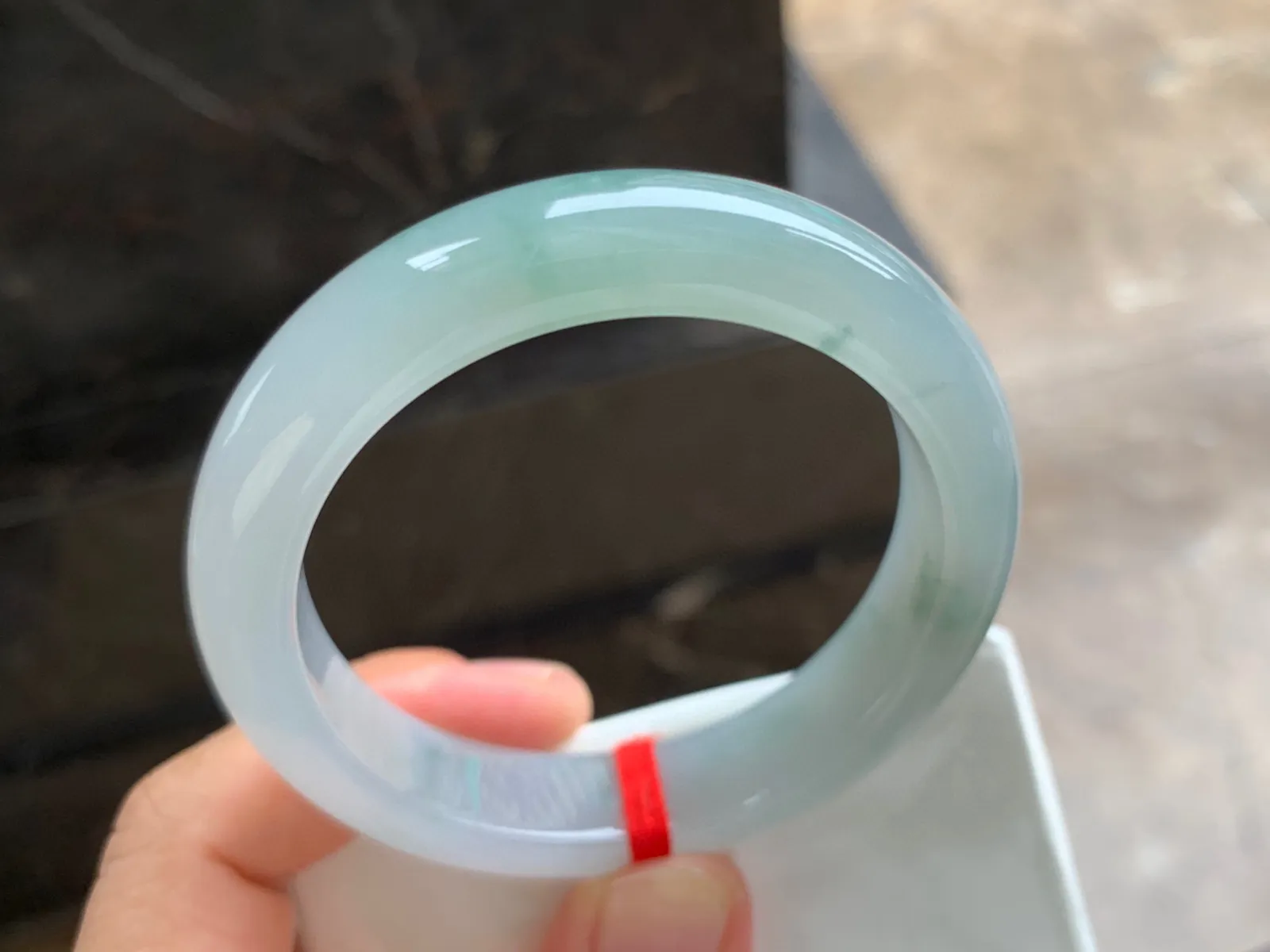 52-12-8mm
飘花手镯 底子细腻 花色清爽 