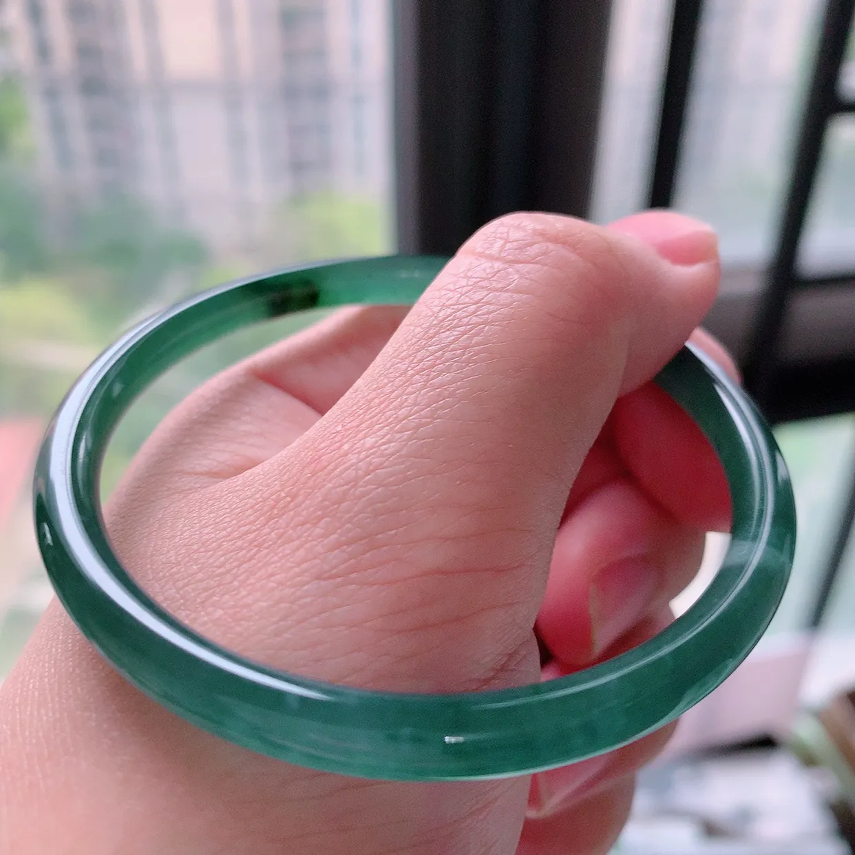 57圈口 冰种飘花翡翠圆条手镯：自然光实拍，天然A货翡翠 底子细腻  种老肉细  上手大气上档次！011.3尺寸57-5.6mm