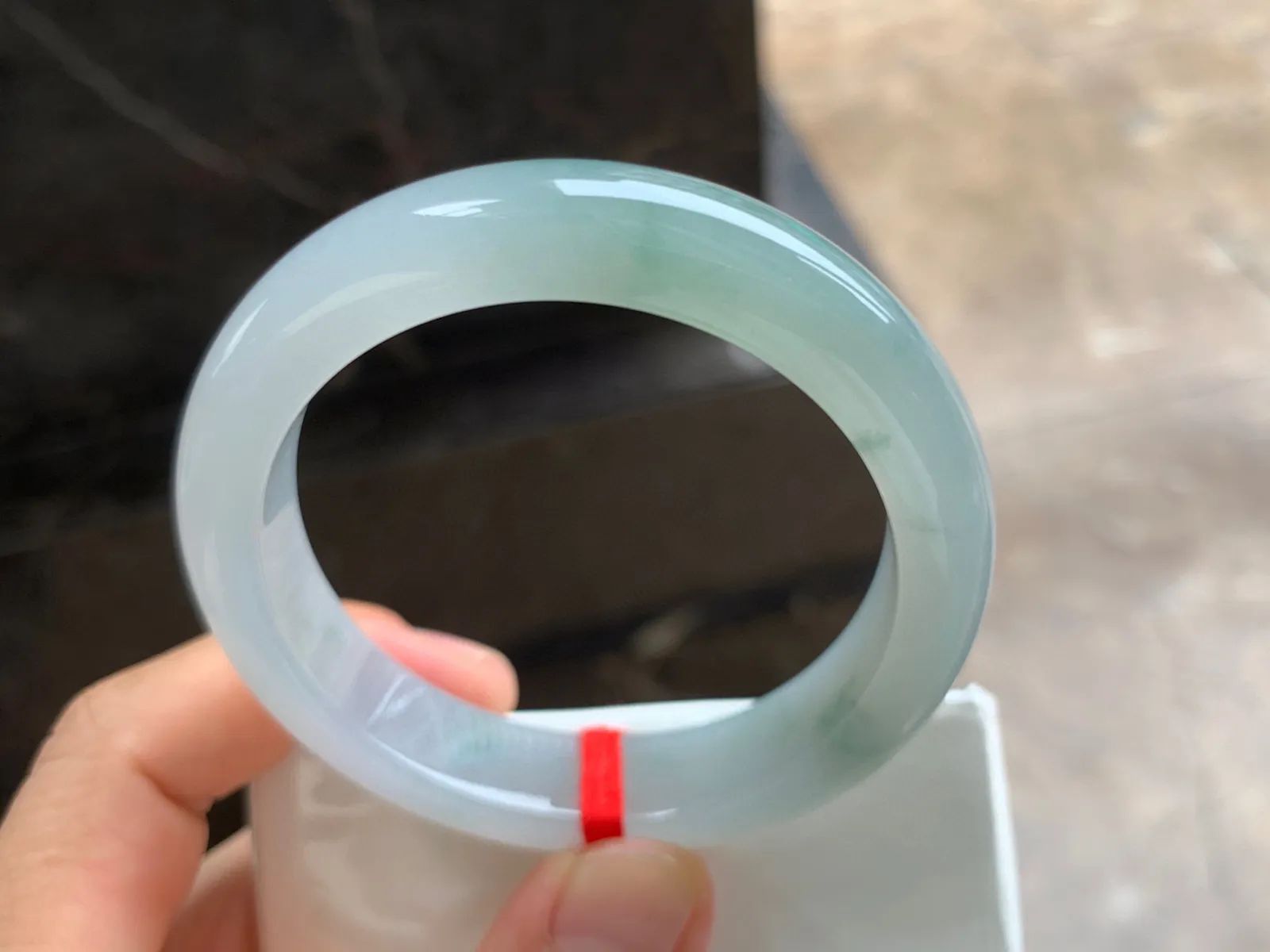 52-12-8mm
飘花手镯 底子细腻 花色清爽 