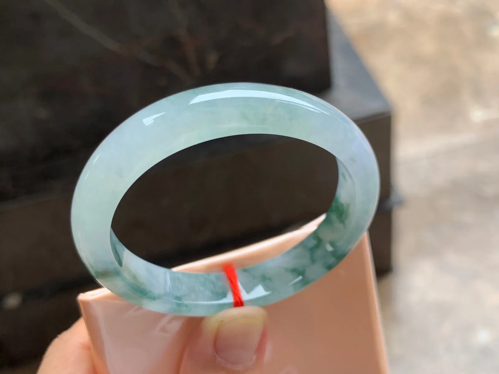 53-11-7mm
冰种飘花贵妃手镯 水润冰透 正圈50/51可戴