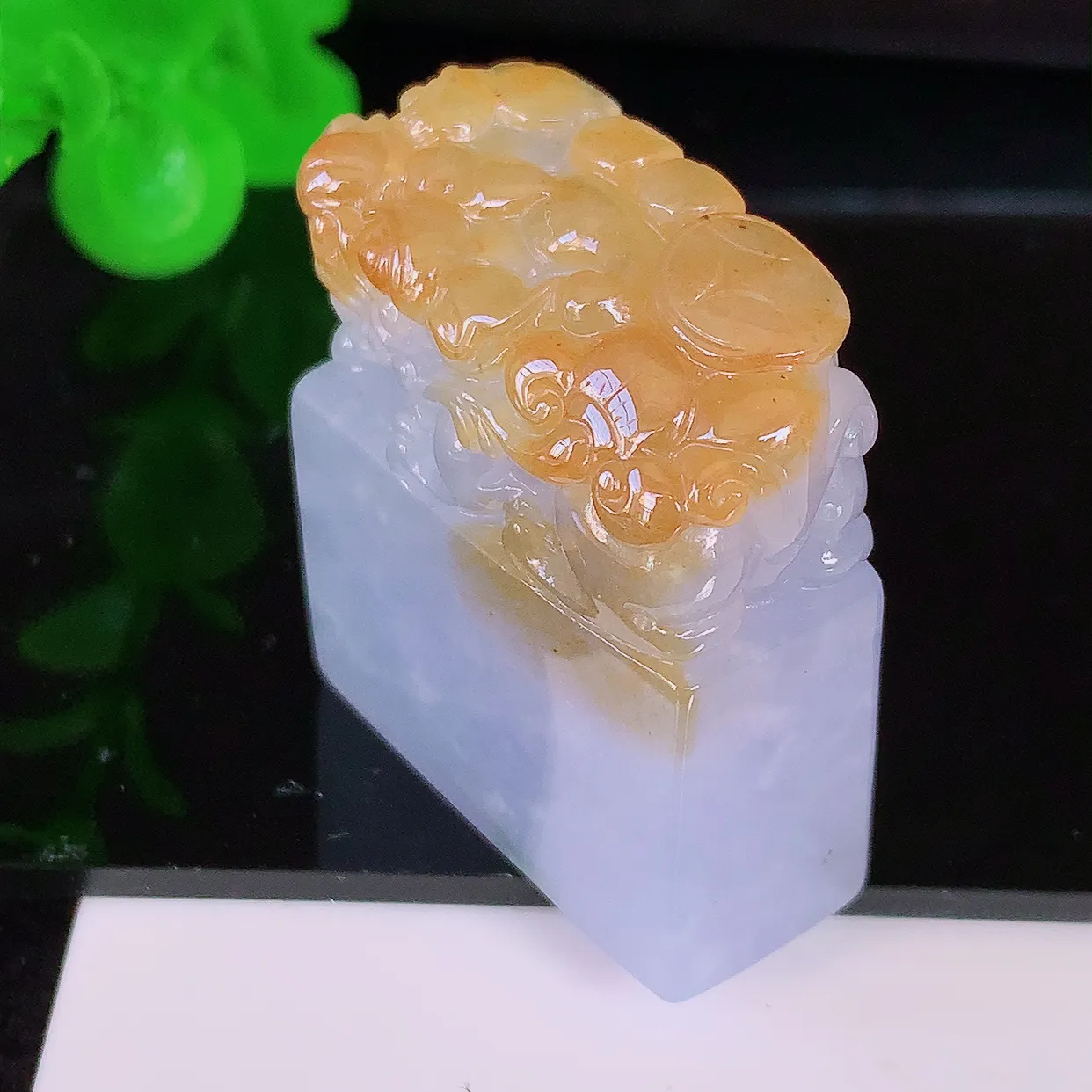 自然光实拍，冰润紫罗兰、黄翡双彩招财貔貅印章，民间有“一摸貔貅运程旺盛，再摸貔貅财运滚滚，三摸貔貅平