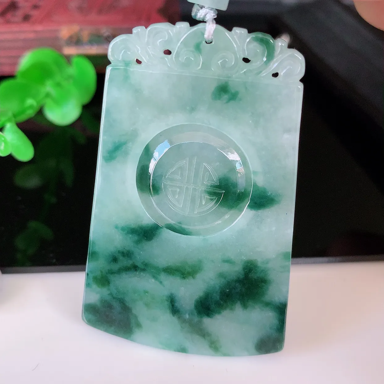 自然光实拍，冰润飘花翡翠时来运转吊坠，种老水足，雕工精湛 ，寓意美好，佩戴时尚出众！#03.16