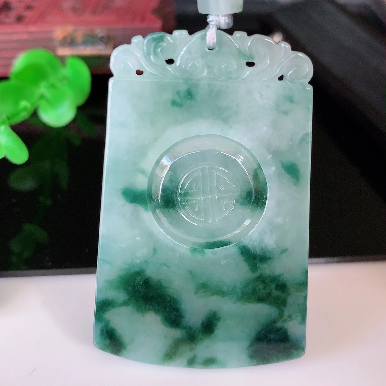 自然光实拍，冰润飘花翡翠时来运转吊坠，种老水足，雕工精湛 ，寓意美好，佩戴时尚出众！#03.16