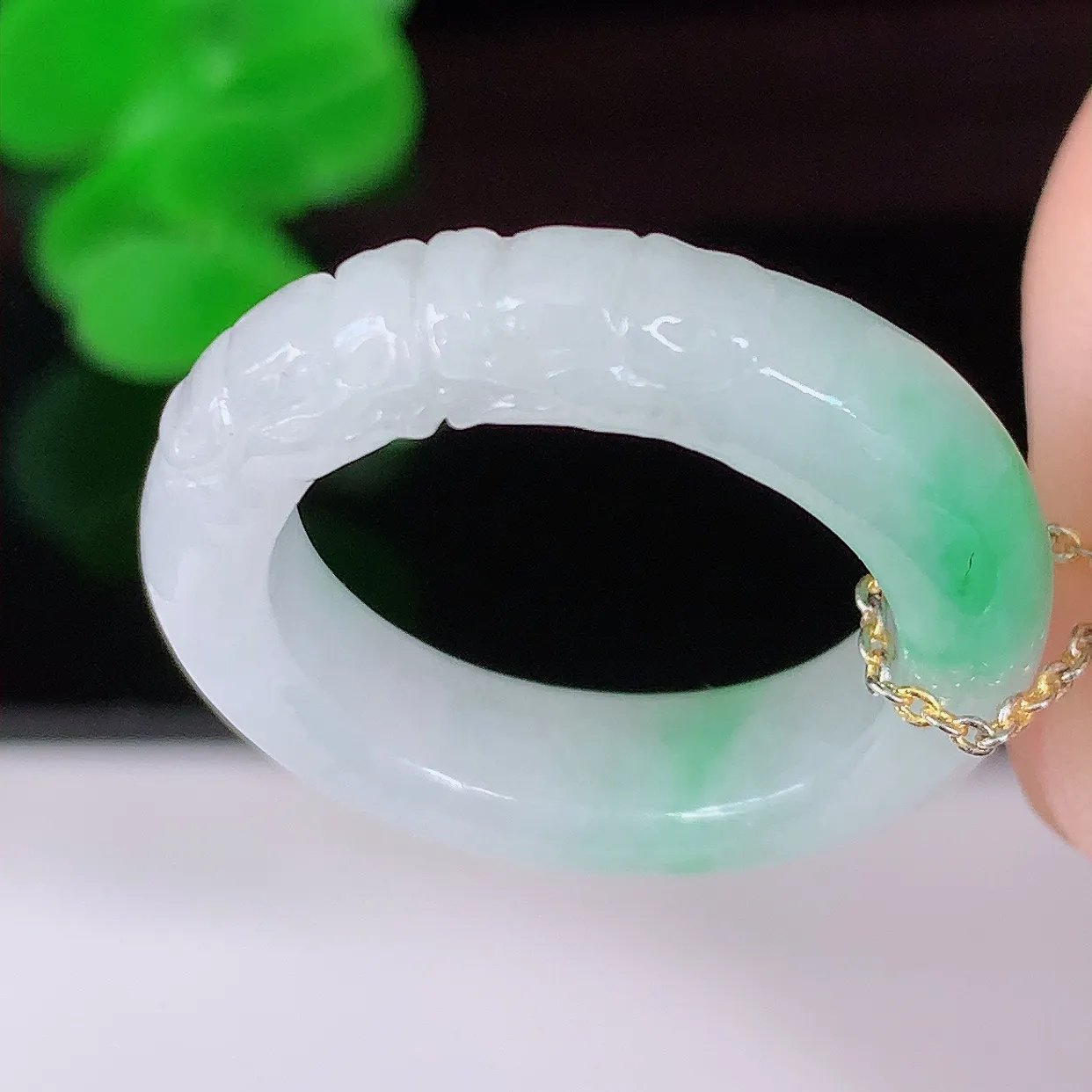 自然光实拍，17mm内径翡翠指环，玉戒指，玉质莹润，好精美好冰润的指环，14圈口，上手纤巧！#1.16尺寸17*5.2*3.9