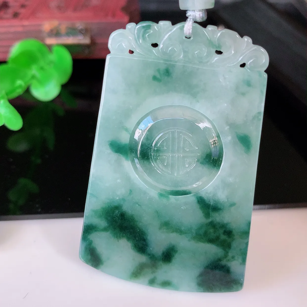 自然光实拍，冰润飘花翡翠时来运转吊坠，种老水足，雕工精湛 ，寓意美好，佩戴时尚出众！#03.16