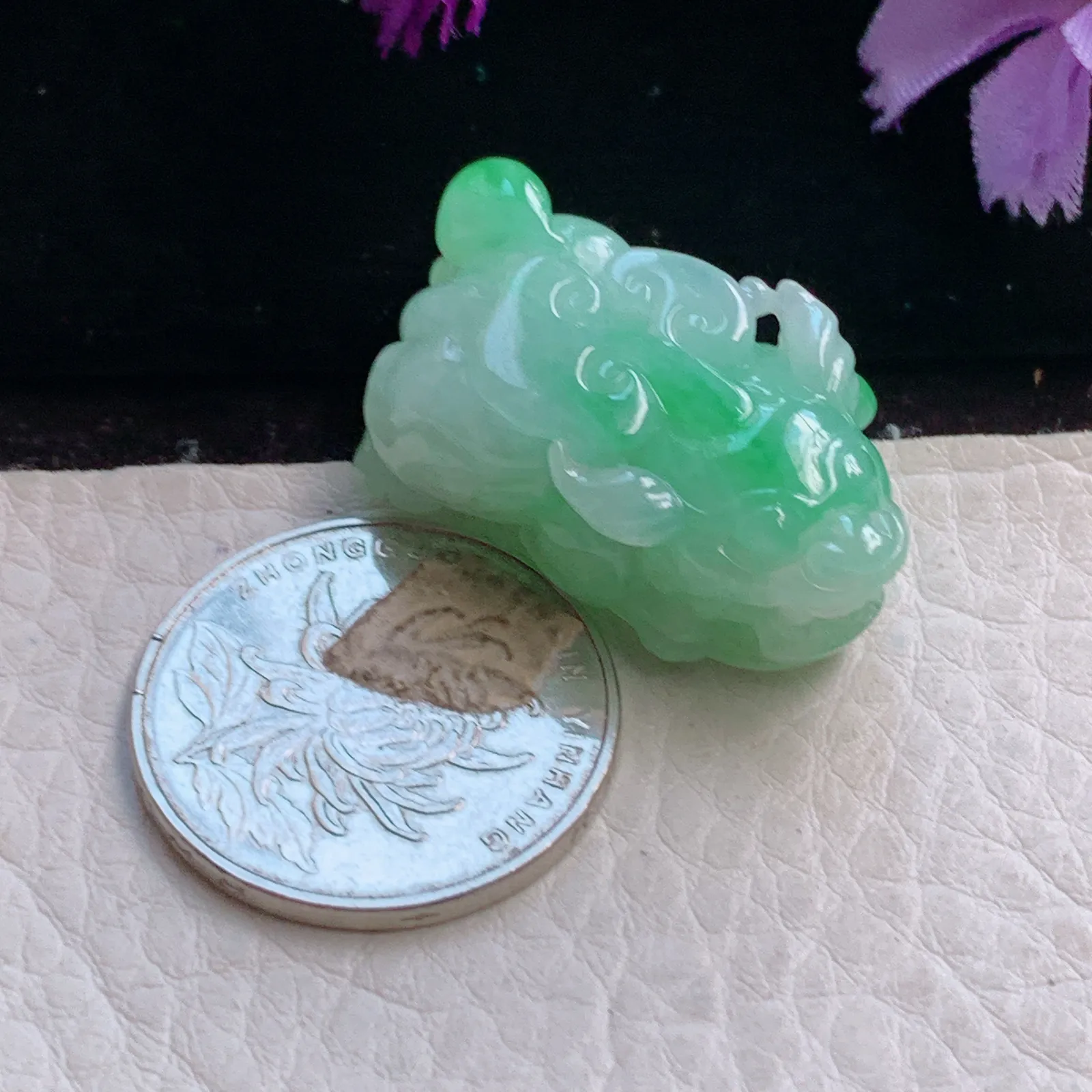 xqa实拍32*18*12.5缅甸翡翠精雕飘绿招财貔貅 皮休玉吊坠 玉挂件
