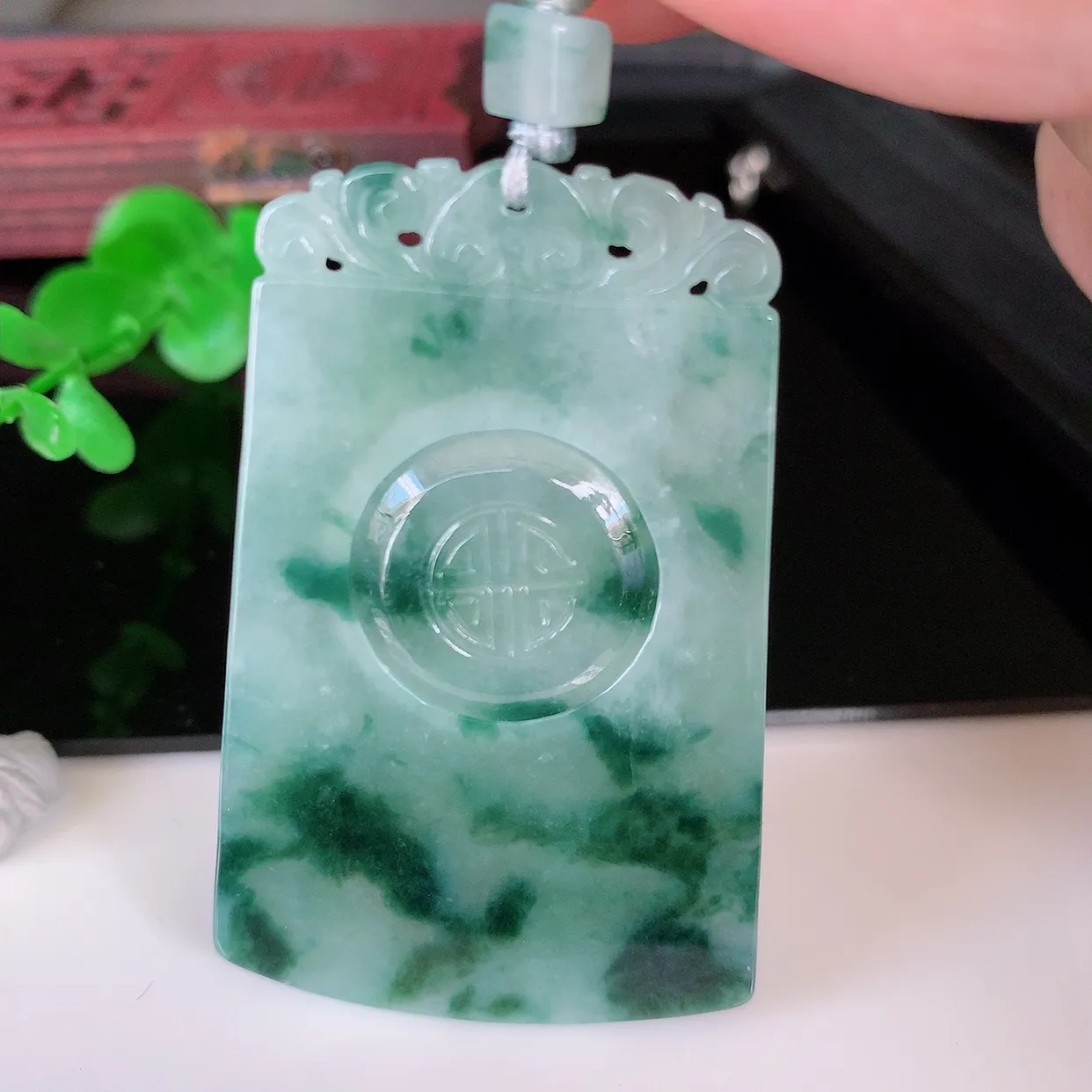 自然光实拍，冰润飘花翡翠时来运转吊坠，种老水足，雕工精湛 ，寓意美好，佩戴时尚出众！#03.16