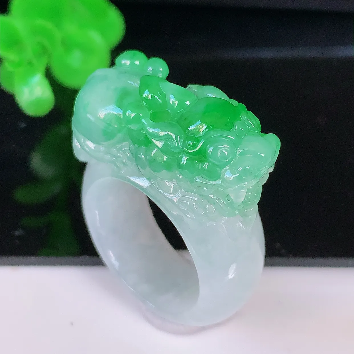 自然光实拍，貔貅扳指，18.8mm内径冰飘绿翡翠扳指，冰润指环，玉扳指，财源滚滚，玉质细腻起胶，19圈口，种水好！#1.16尺寸36.5*13*11