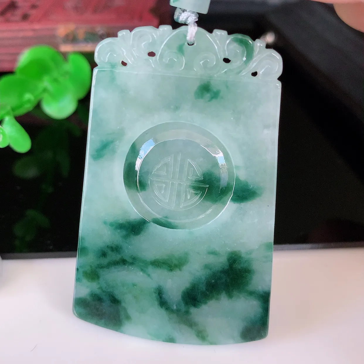 自然光实拍，冰润飘花翡翠时来运转吊坠，种老水足，雕工精湛 ，寓意美好，佩戴时尚出众！#03.16
