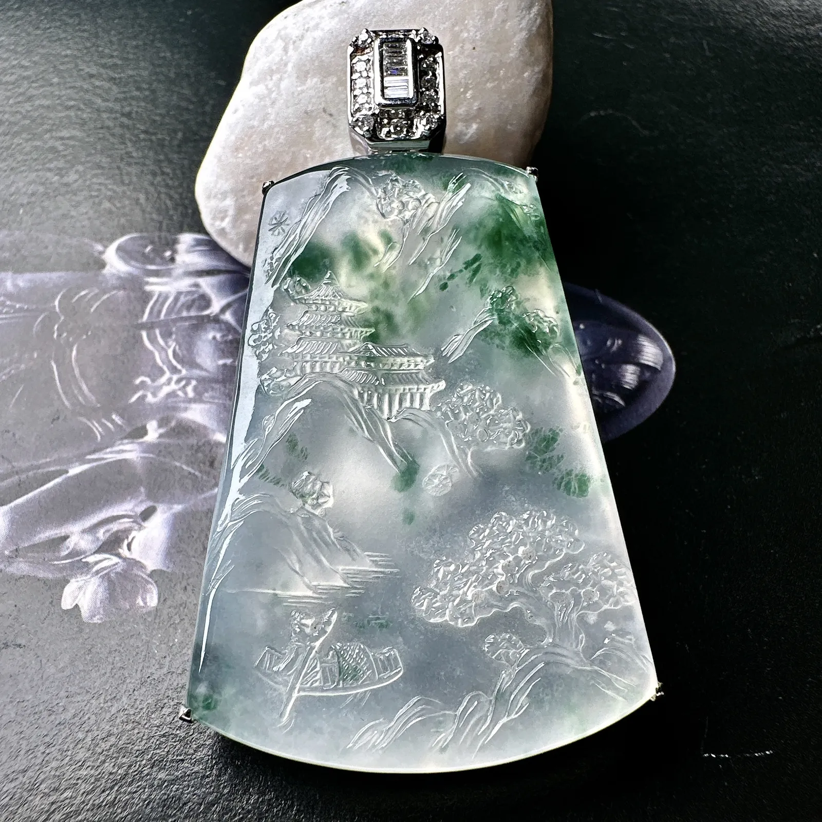 【冰种飘花山水】种地很不错，冰感十足，通透度好，画面感强烈，稀有的好山水，18k金钻镶嵌，裸石尺寸4