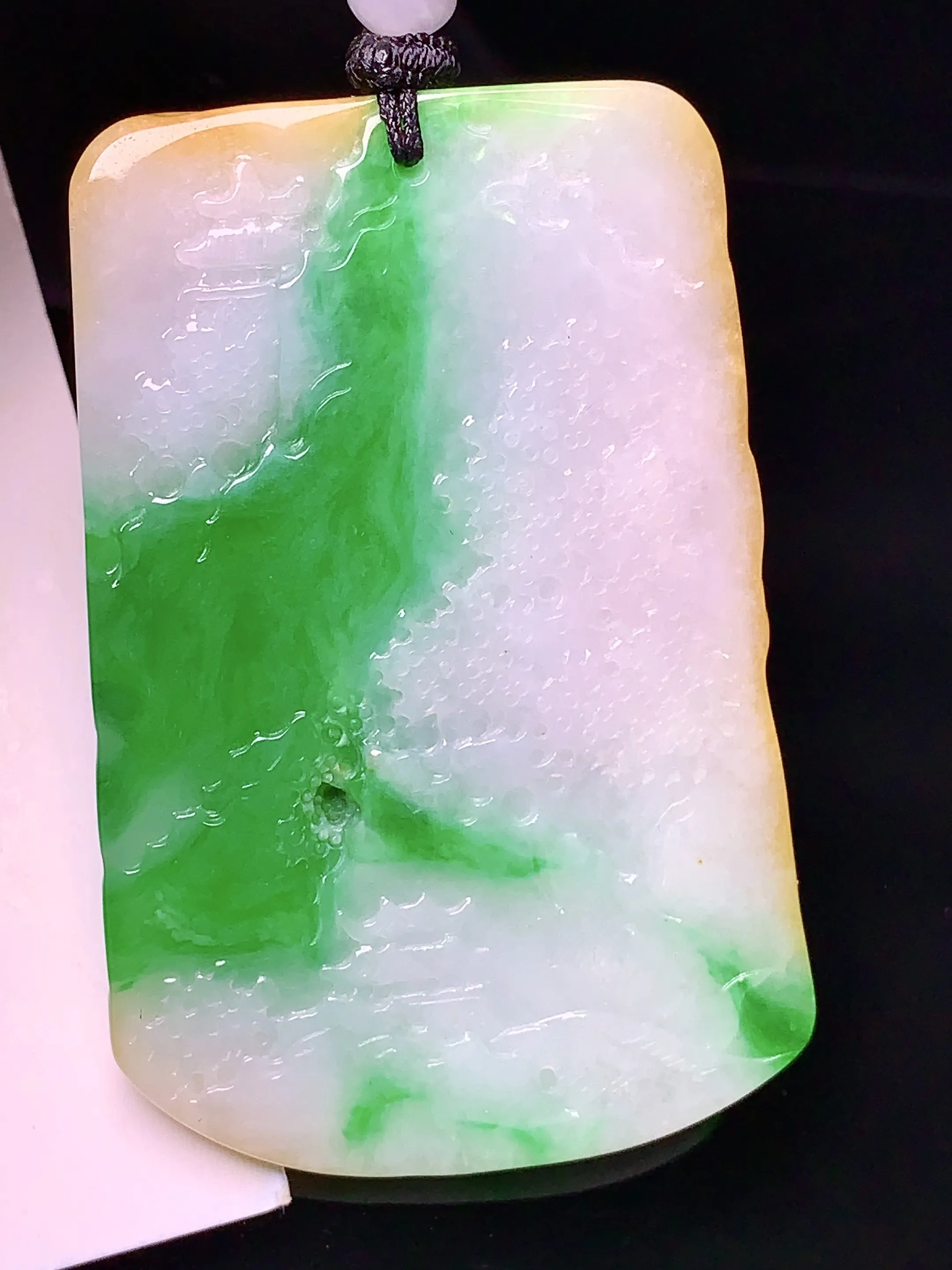 黄绿山水牌吊坠 玉质细腻 色泽清新艳丽 整体尺寸59.6*39*7.8