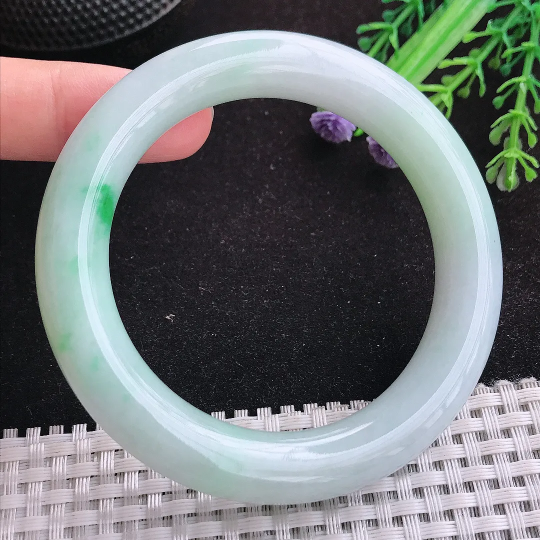 自然光56/11老坑精美温润飘阳绿圆条手镯天然翡翠玉镯女款百搭