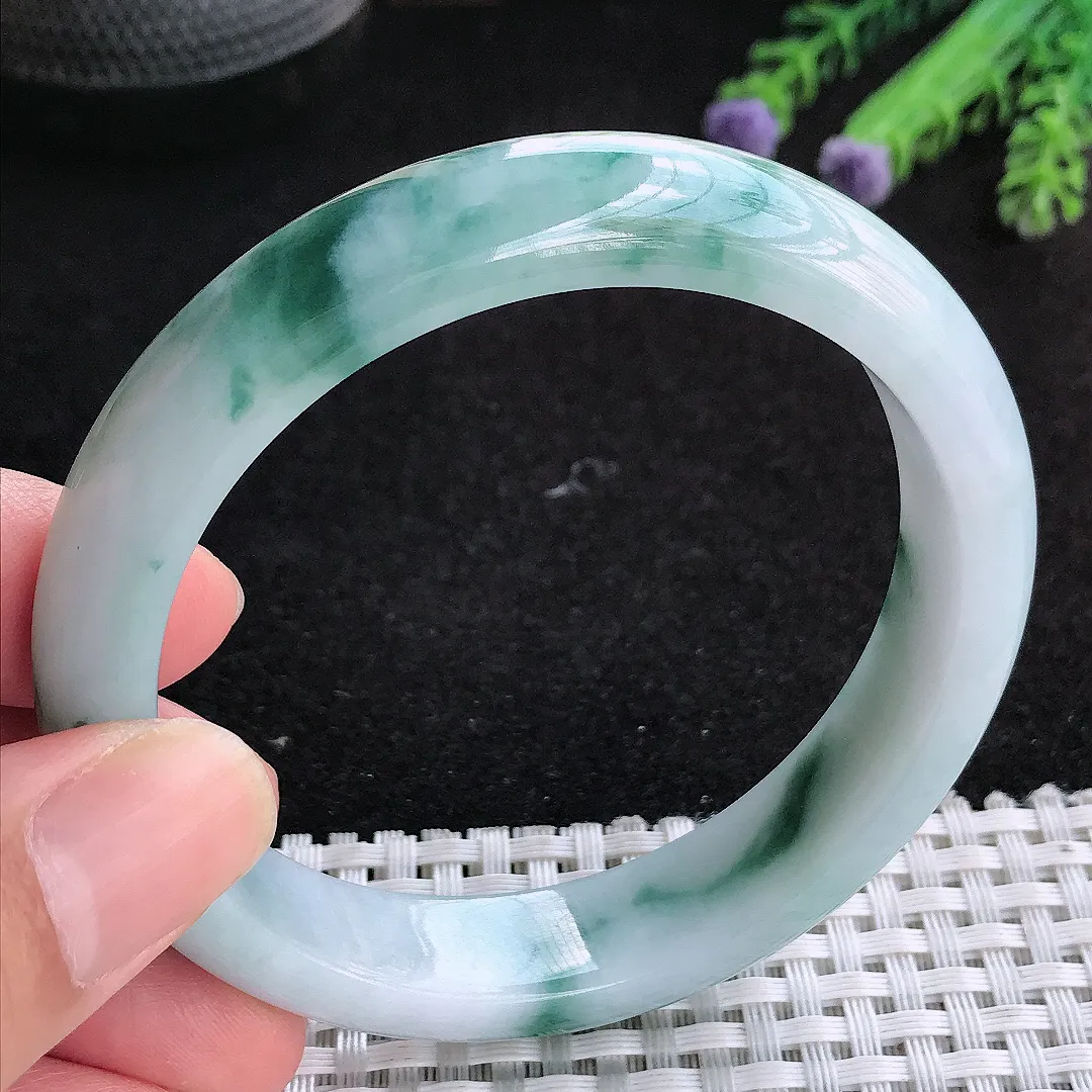 自然光58.5/13/8.2老坑精美冰润飘花手镯天然翡翠玉镯女款百搭