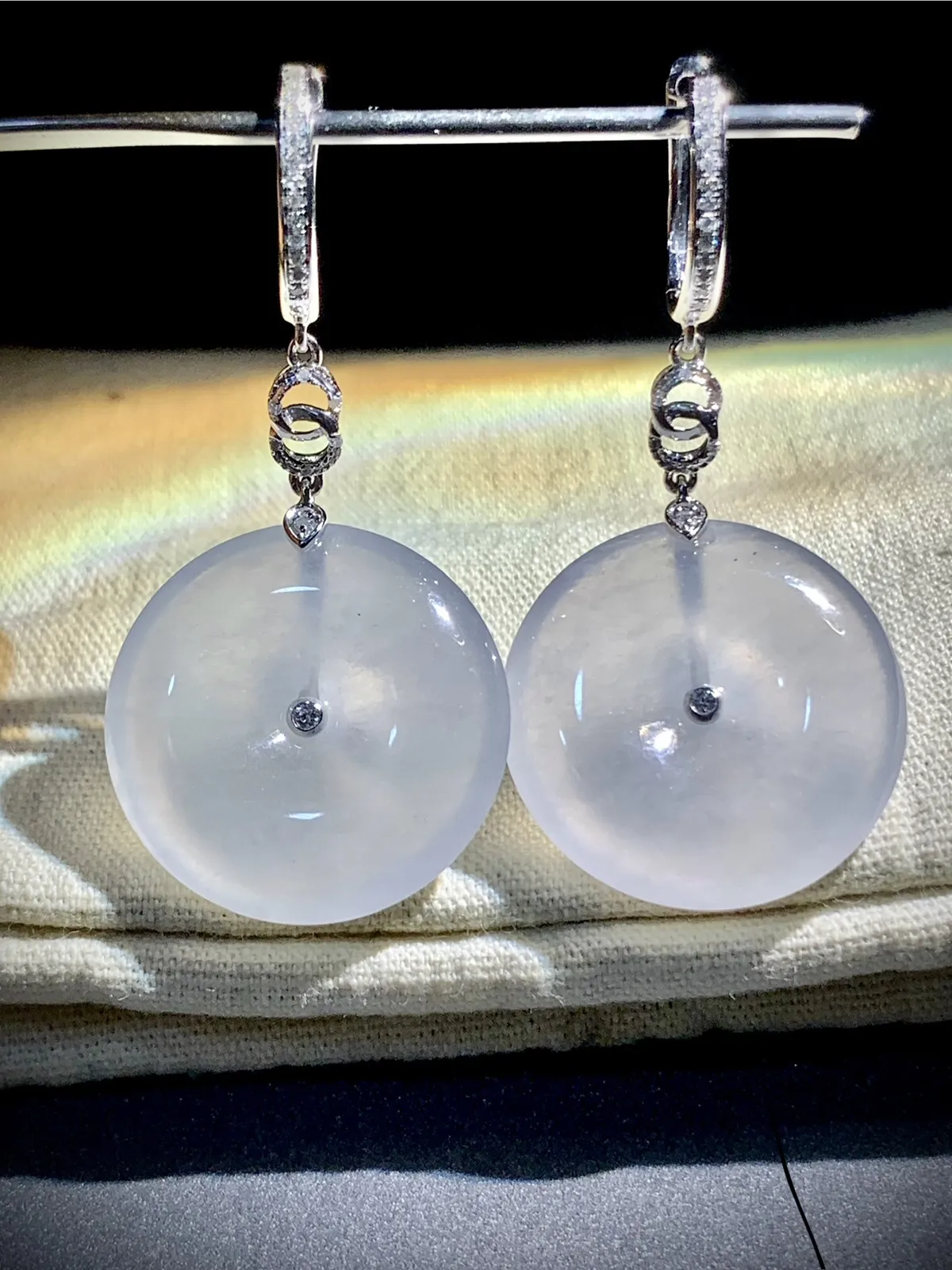 白冰平安扣耳坠，裸石23-5mm，
18K金，南非钻，