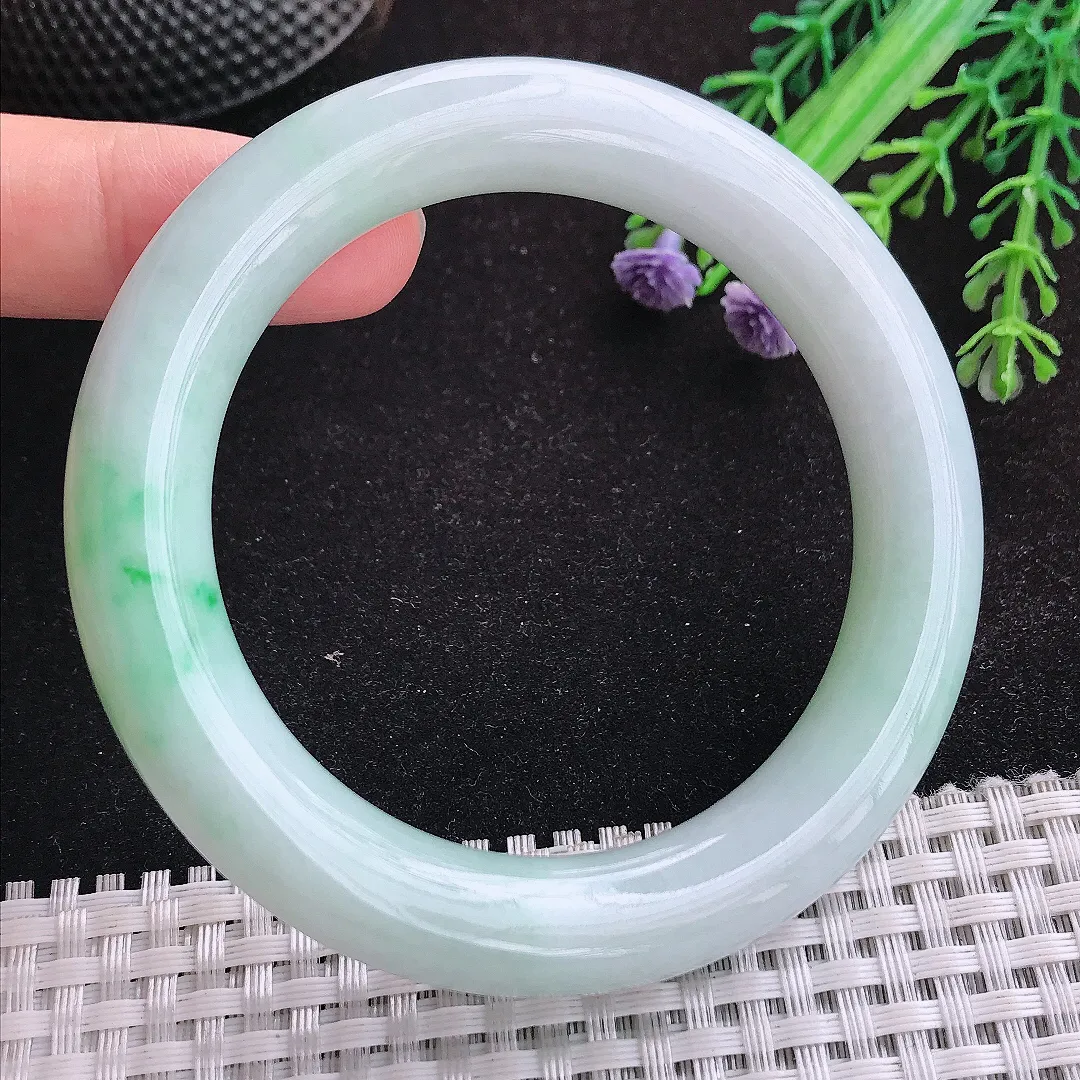 自然光56/11老坑精美温润飘阳绿圆条手镯天然翡翠玉镯女款百搭