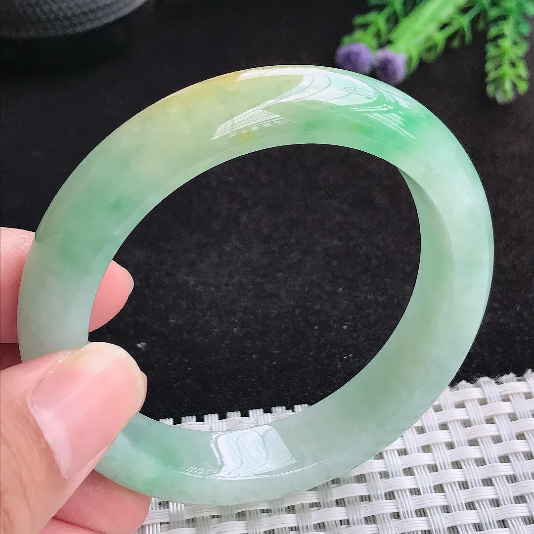 自然光56/13/8.8老坑精美冰润黄加绿手镯天然翡翠玉镯女款百搭