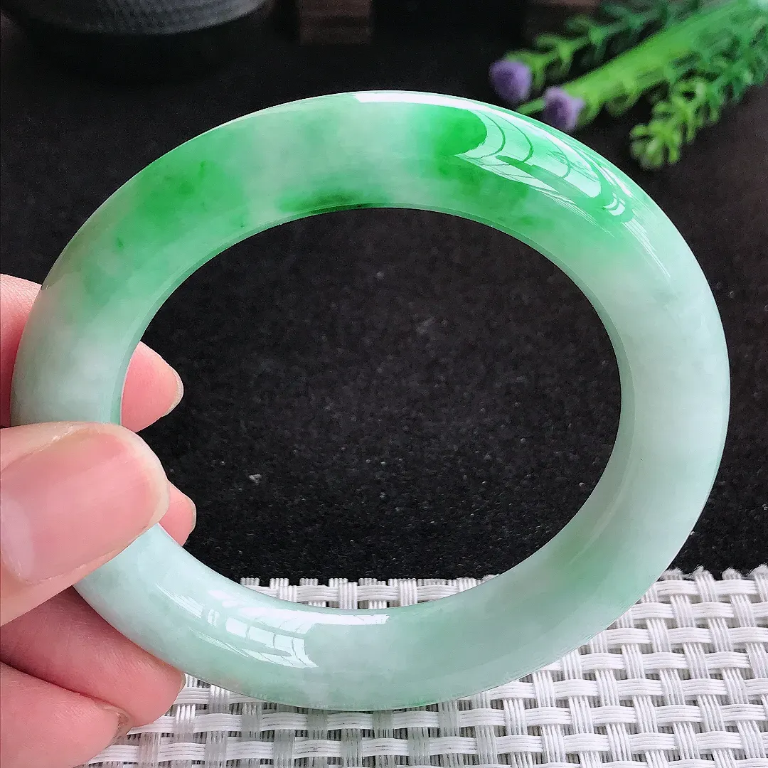 自然光56.5/12.9/12老坑精美温润飘阳绿胖圆条手镯天然翡翠玉镯女款百搭