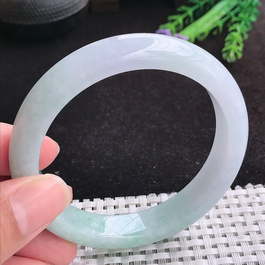 自然光58.8/12.3/8.6老坑精美温润飘绿手镯天然翡翠玉镯女款百搭