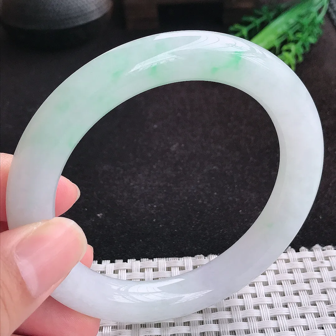 自然光61.5/10.9/11老坑精美冰润飘绿大圈口圆条手镯天然翡翠玉镯女款百搭