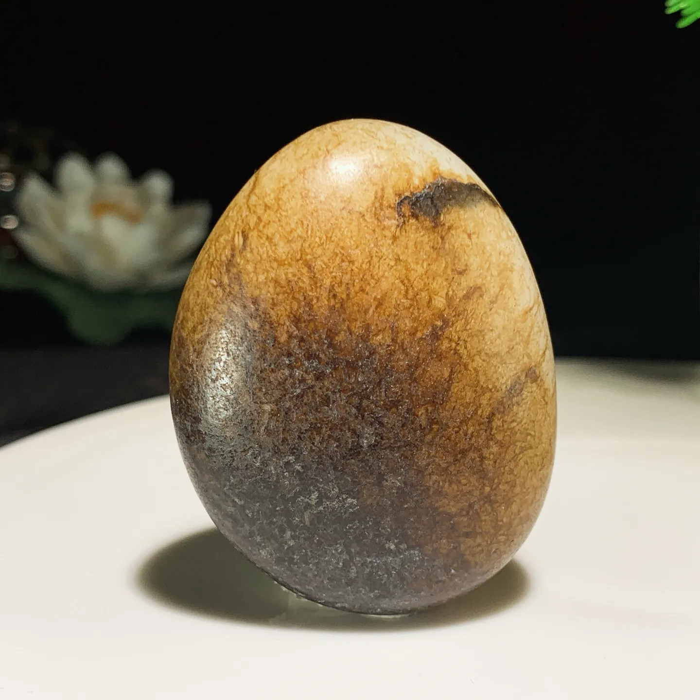 新疆山料原石。尺寸50.9/39.6/22.1重72克。玉质细腻油润。手推出油。品相大气。 lt250817
