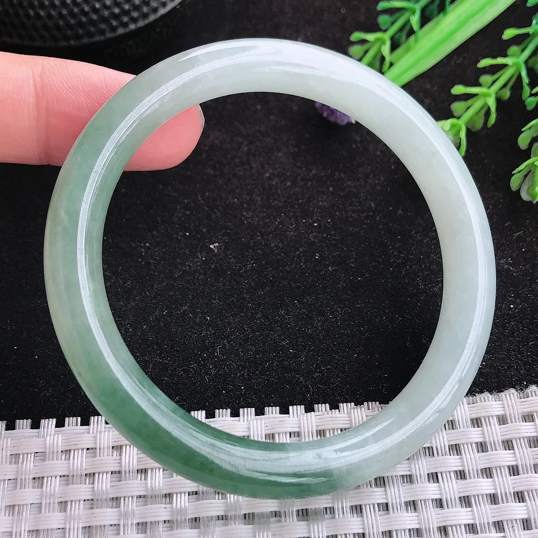 自然光56/8.6/8.3老坑秀气温润飘花圆条手镯天然翡翠玉镯女款百搭