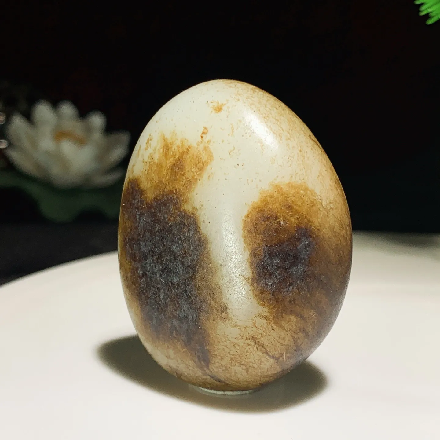新疆山料原石。尺寸50.9/39.6/22.1重72克。玉质细腻油润。手推出油。品相大气。 lt250817