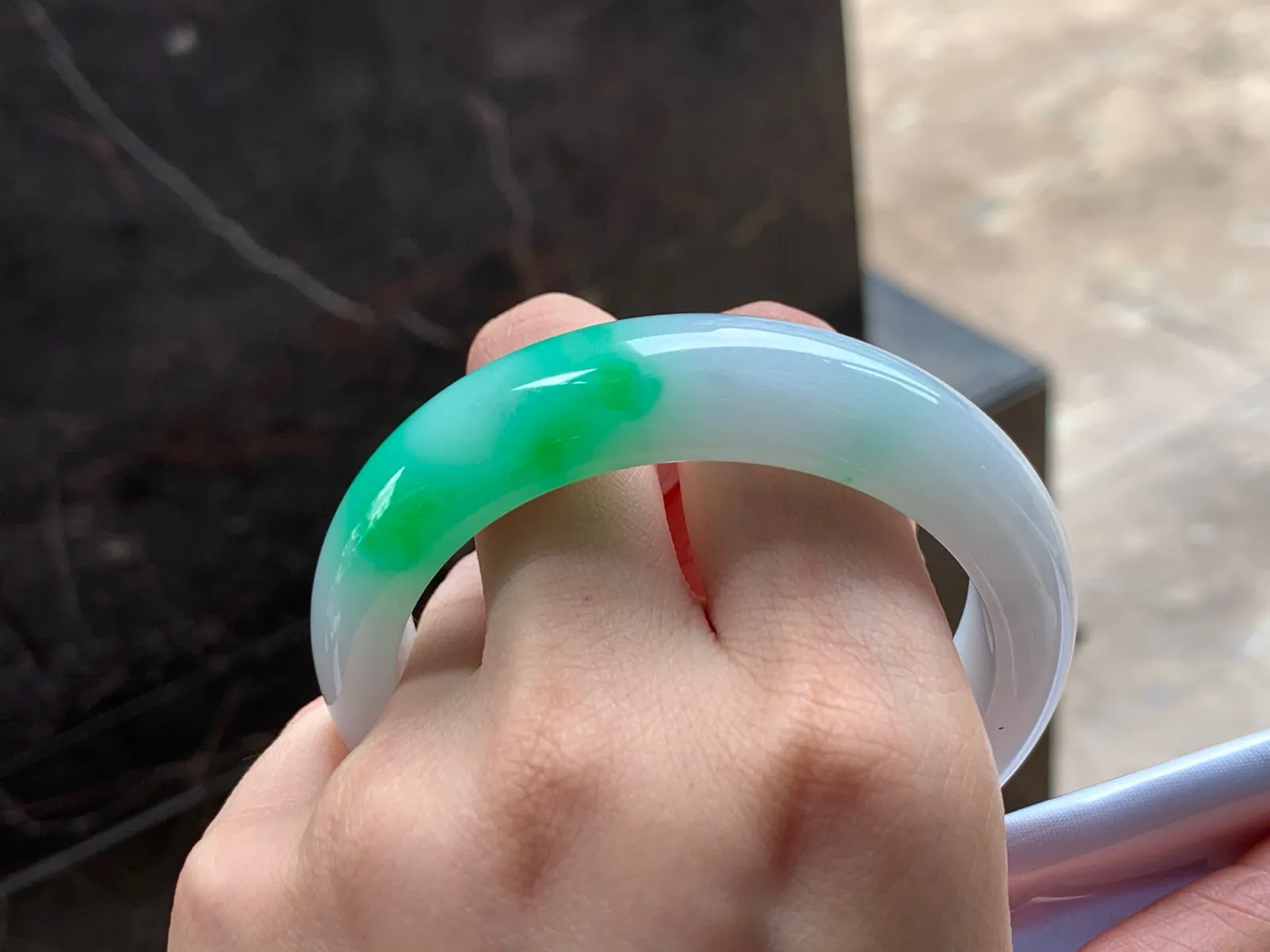 阳绿手镯
细腻 55.5/14.8/8.7mm