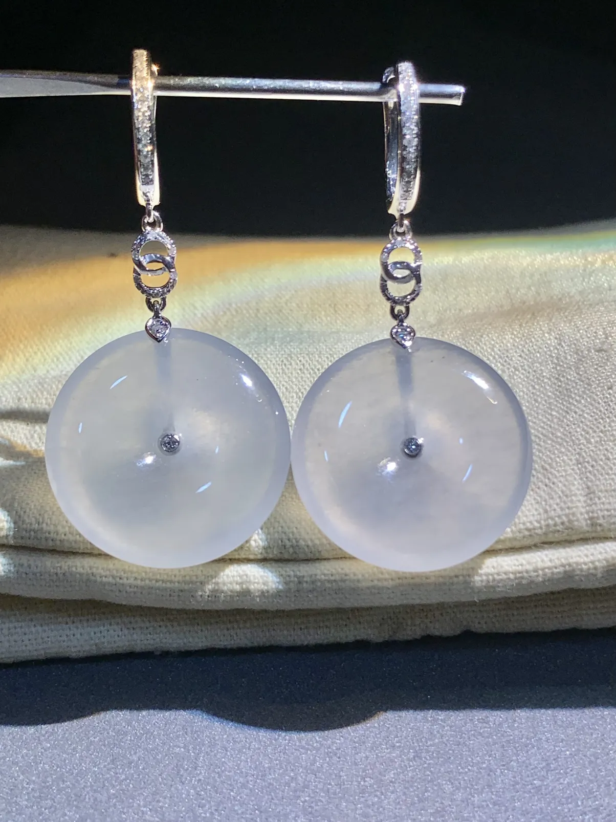 白冰平安扣耳坠，裸石23-5mm，
18K金，南非钻，