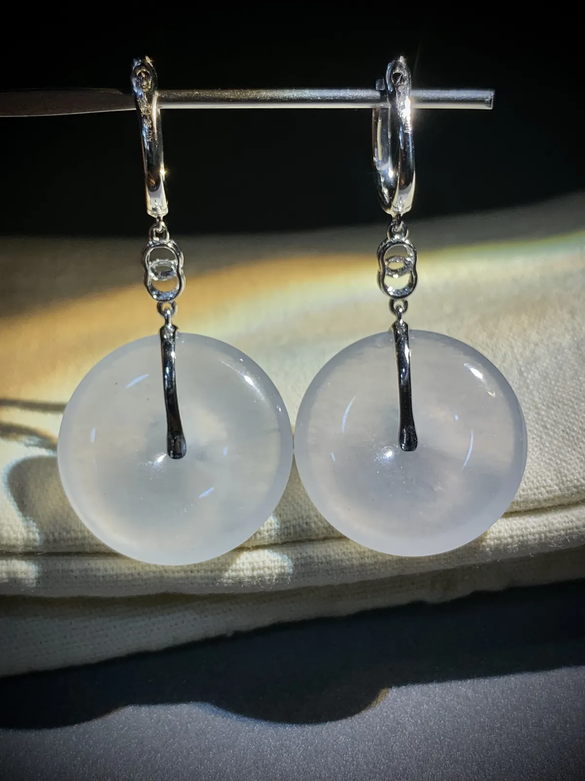 白冰平安扣耳坠，裸石23-5mm，
18K金，南非钻，