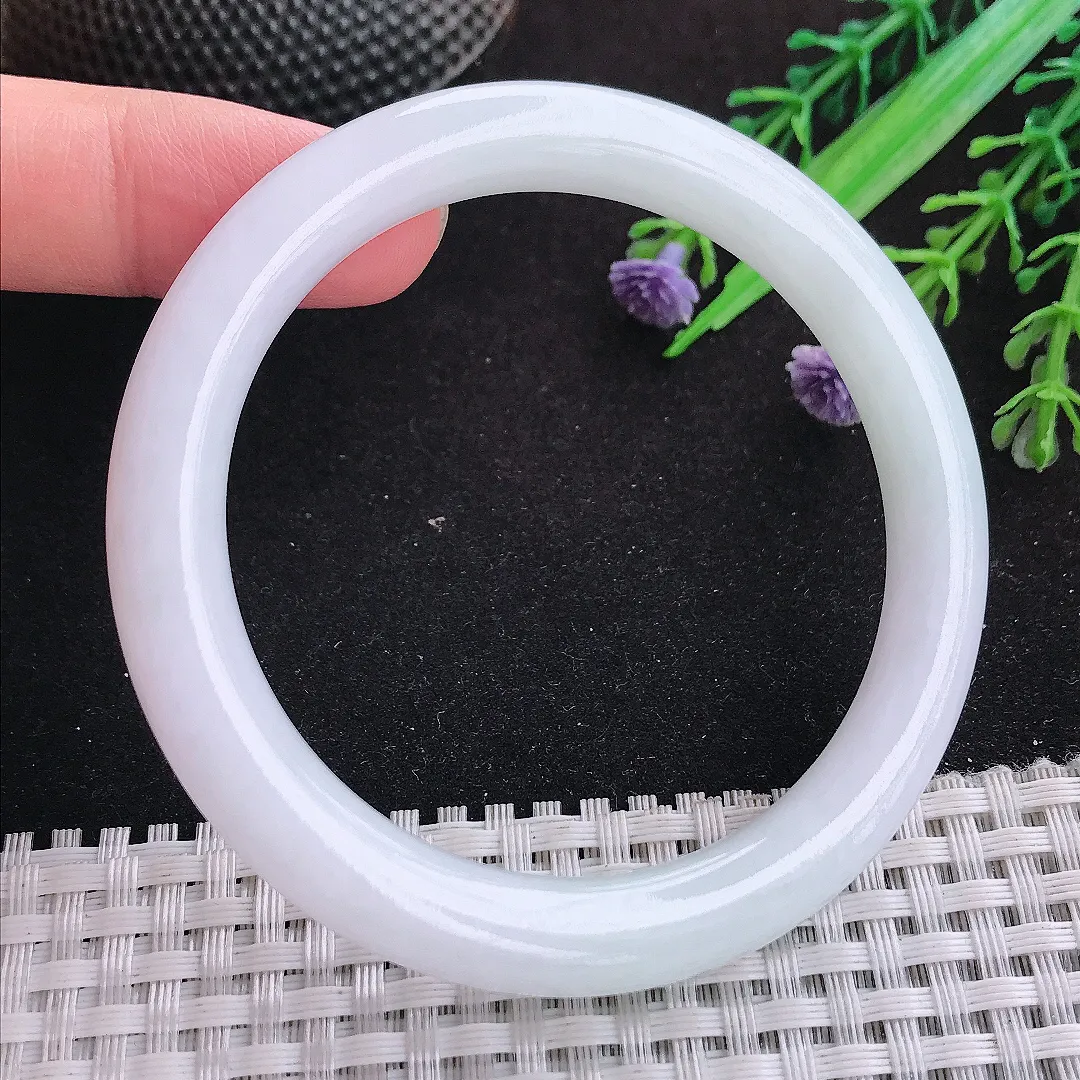 自然光55.5/8.5/8.7老坑秀气温润月光白圆条手镯天然翡翠玉镯女款百搭