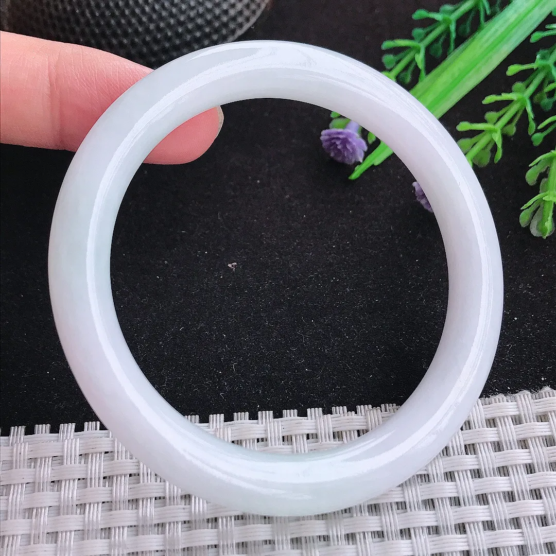 自然光55.5/8.5/8.7老坑秀气温润月光白圆条手镯天然翡翠玉镯女款百搭