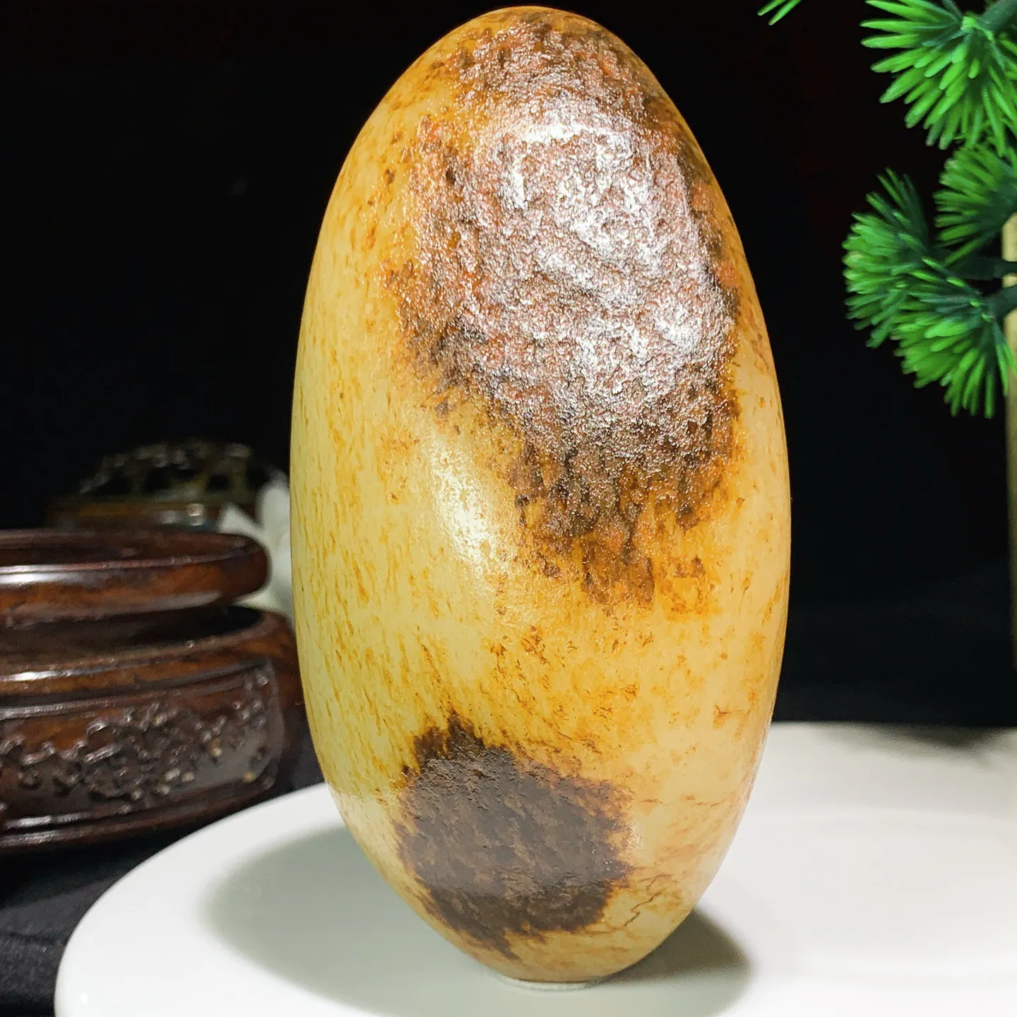 新疆和田玉原石把件。尺寸103.1/49.5/37.5重340.4克。玉质细腻油润。手推出油。品相大气。 lt250817