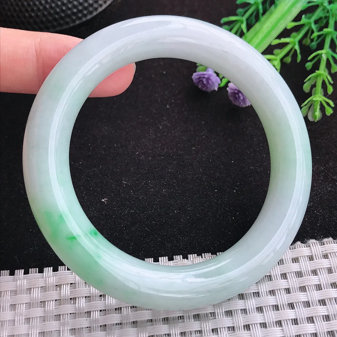 自然光56/11老坑精美温润飘阳绿圆条手镯天然翡翠玉镯女款百搭