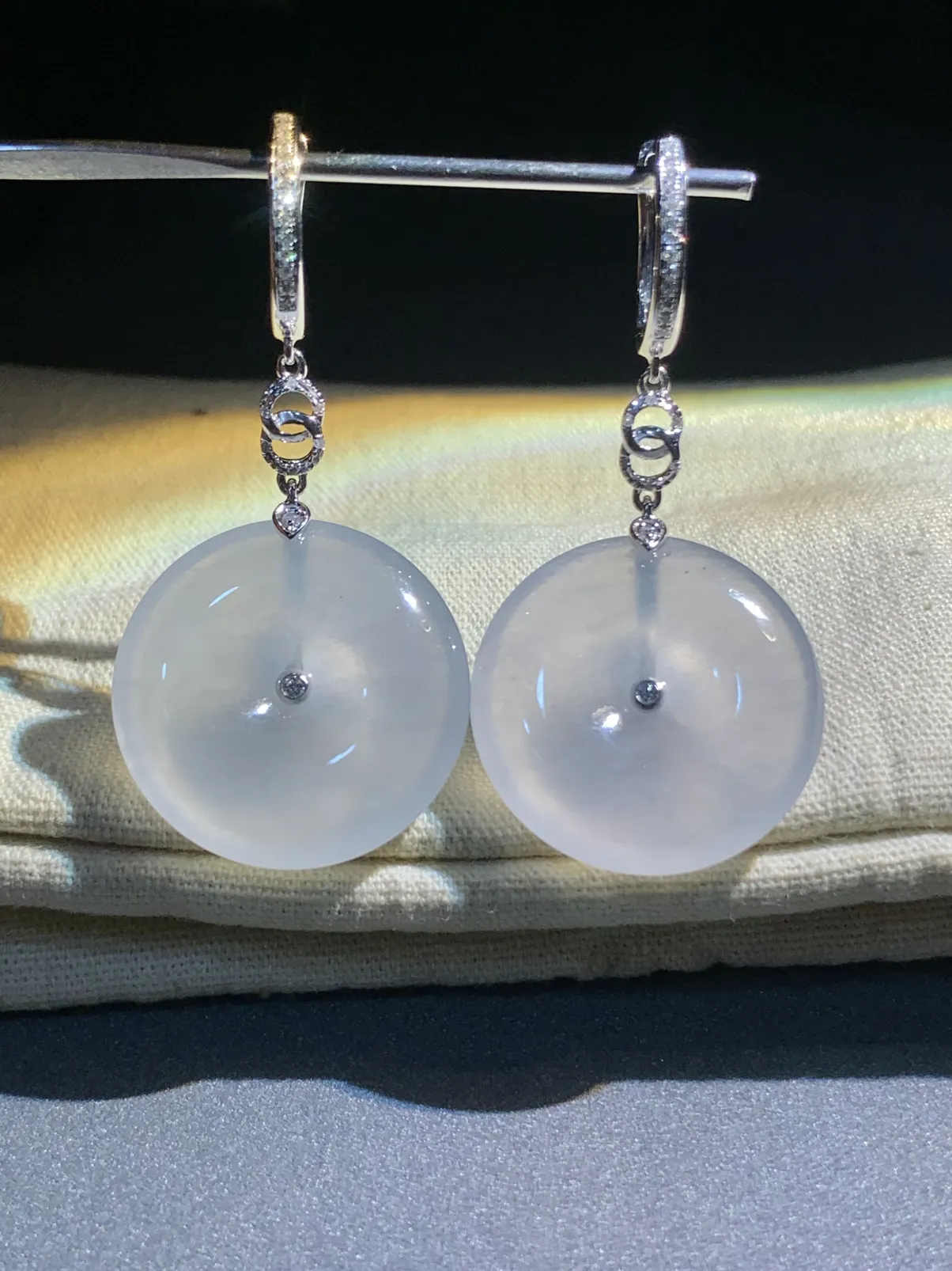 白冰平安扣耳坠，裸石23-5mm，
18K金，南非钻，