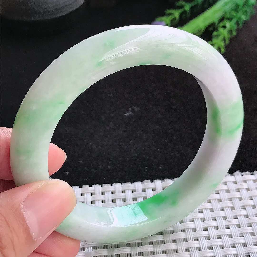 自然光58.5/11.8/10.3老坑精美飘绿手镯天然翡翠玉镯女款百搭