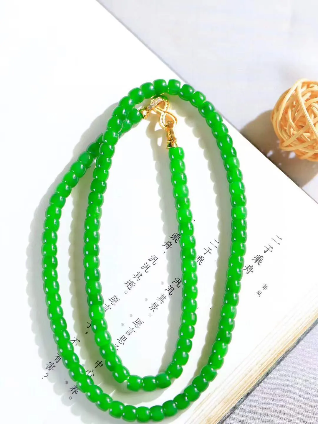 （直切珠.项链）

精品️和田玉碧玉项链，玉质细腻油润 饱满光滑 质朴无华，悠远简单，人心境界远