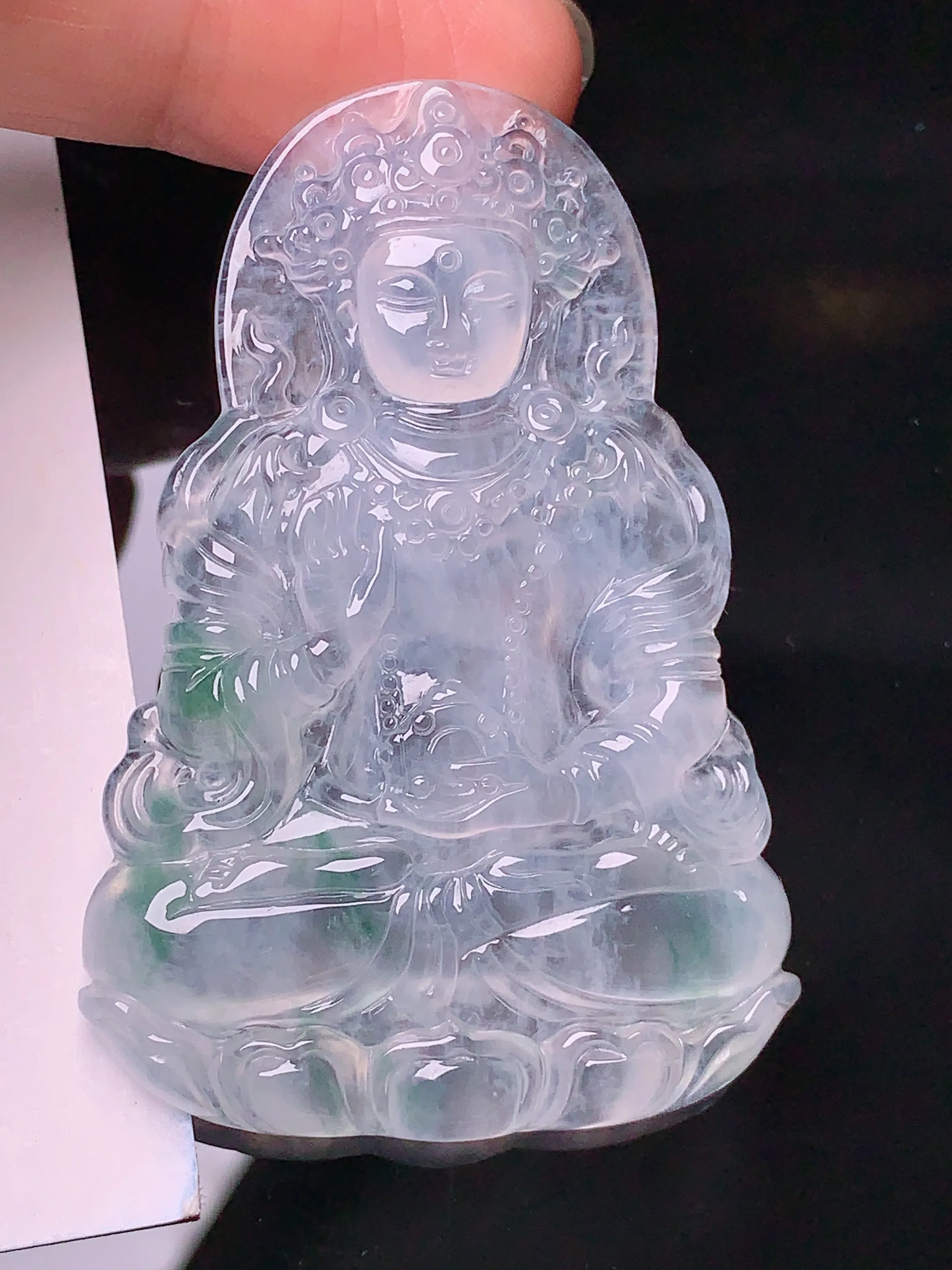 冰种飘绿度母观音吊坠 玉质细腻 色泽清新艳丽 整体尺寸55.7*38*5.5