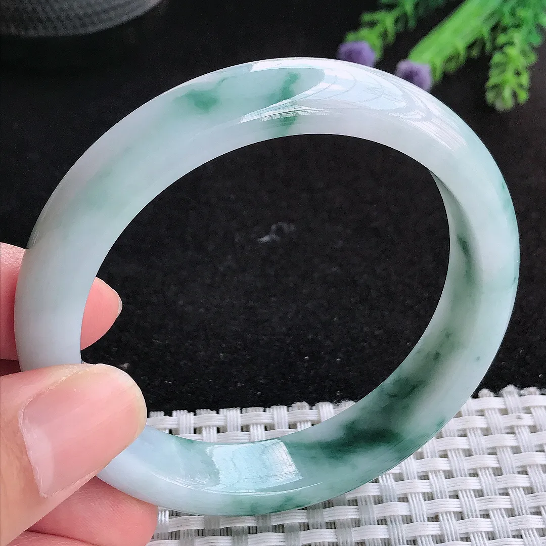 自然光58.5/13/8.2老坑精美冰润飘花手镯天然翡翠玉镯女款百搭