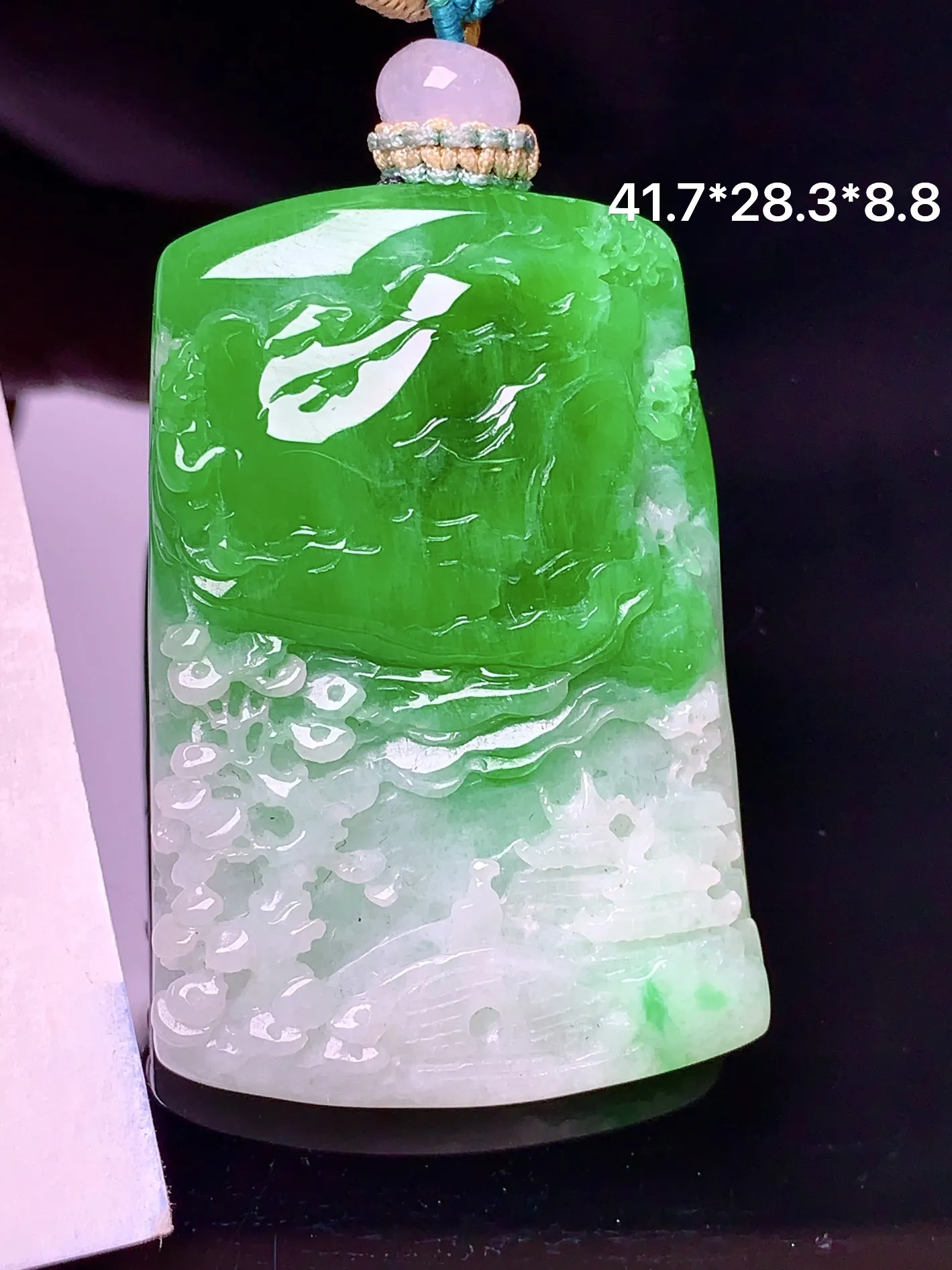 翠绿山水牌子吊坠 玉质细腻 色泽清新艳丽 整体尺寸41.7*28.3*8.8