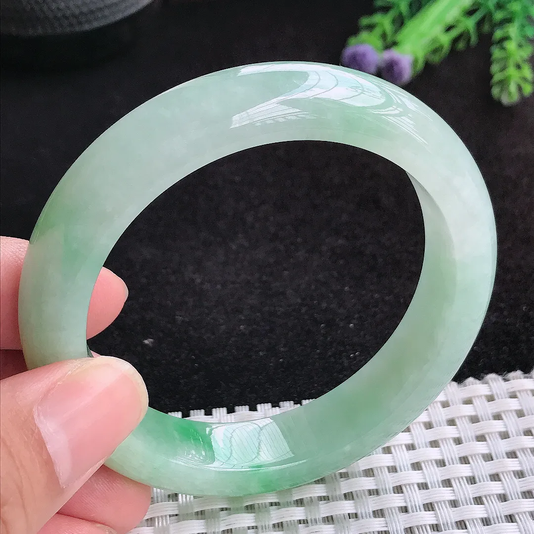自然光56/13/8.8老坑精美冰润黄加绿手镯天然翡翠玉镯女款百搭