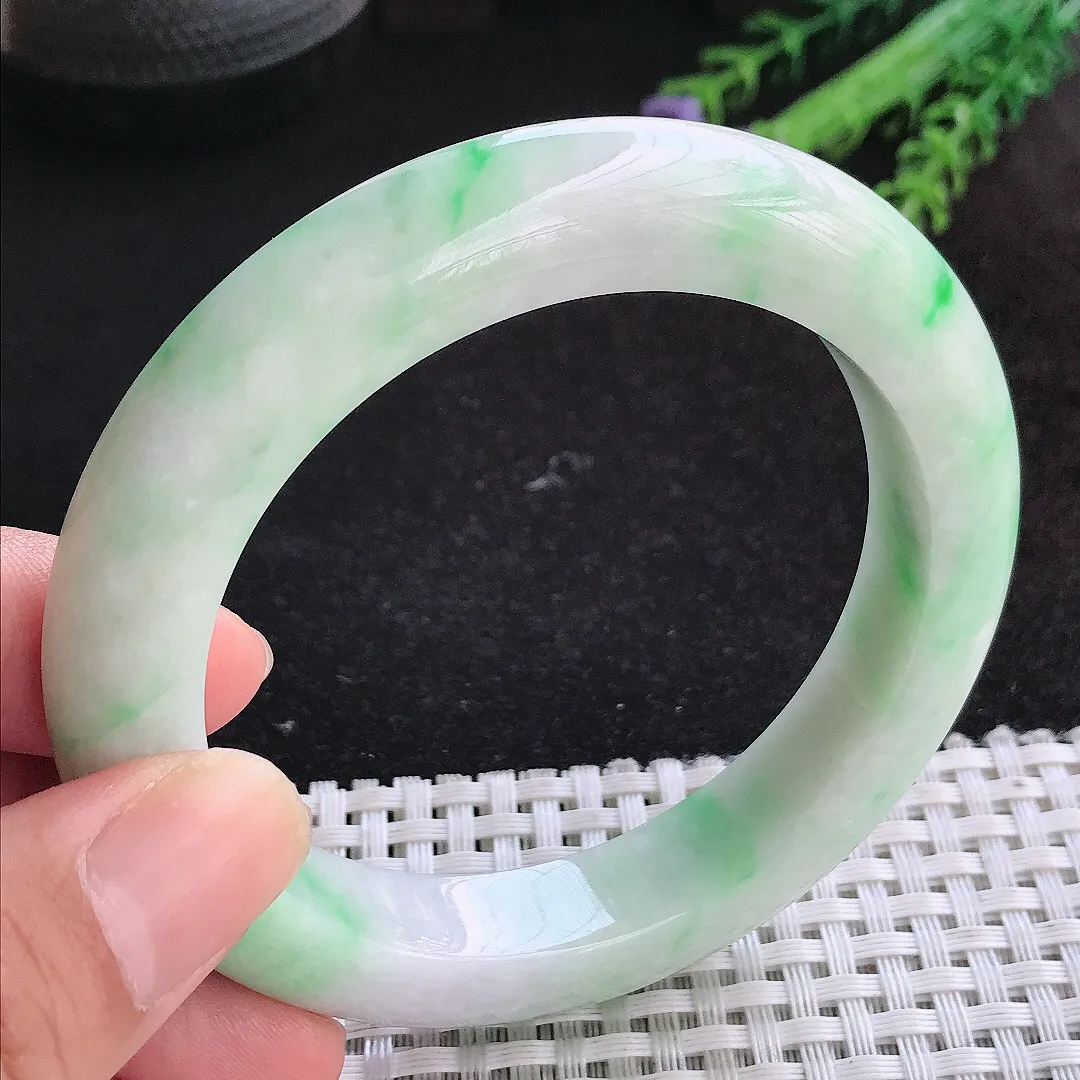 自然光58.5/11.8/10.3老坑精美飘绿手镯天然翡翠玉镯女款百搭