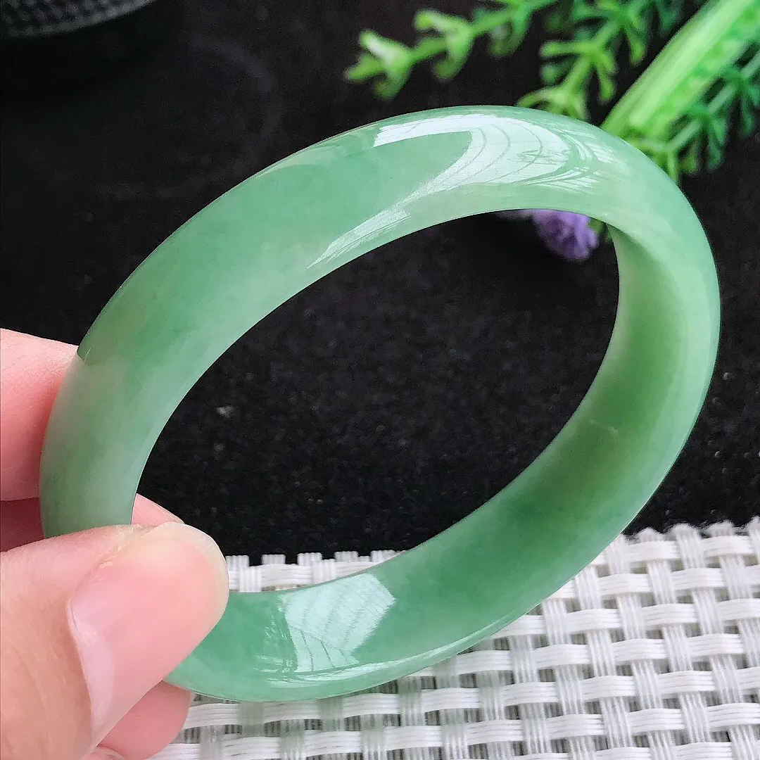 自然光55/49/14/6.5老坑精美冰润满绿贵妃手镯天然翡翠玉镯女款百搭
