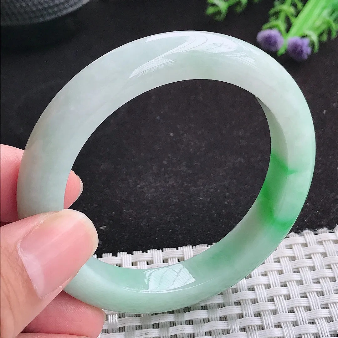 自然光53/10.8/8.8老坑精美飘阳绿宽边手镯天然翡翠玉镯女款百搭