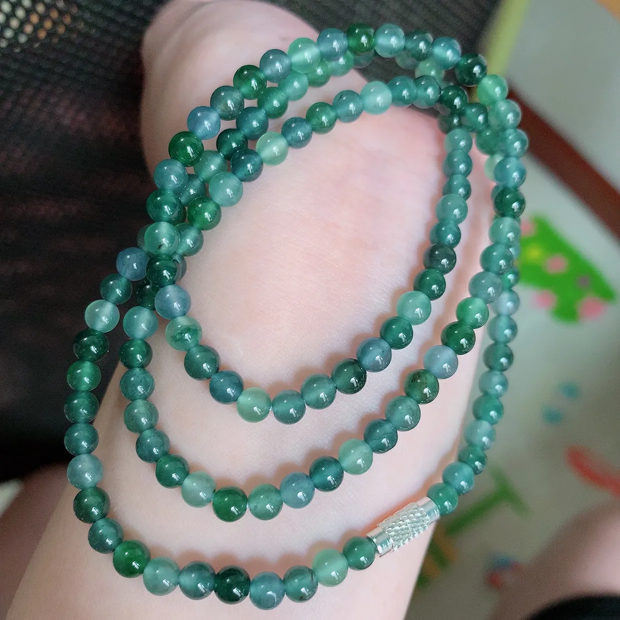 自然光实拍，冰种多宝翡翠项链，天然翡翠A货，玉质细腻  冰清玉润  颜色漂亮  #001.1取一尺寸4.8mm