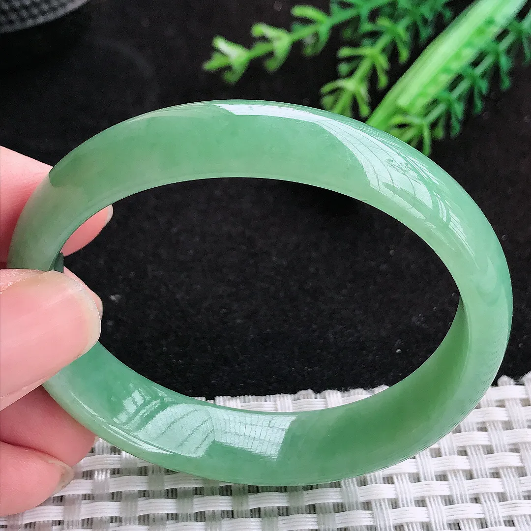自然光55/49/14/6.5老坑精美冰润满绿贵妃手镯天然翡翠玉镯女款百搭