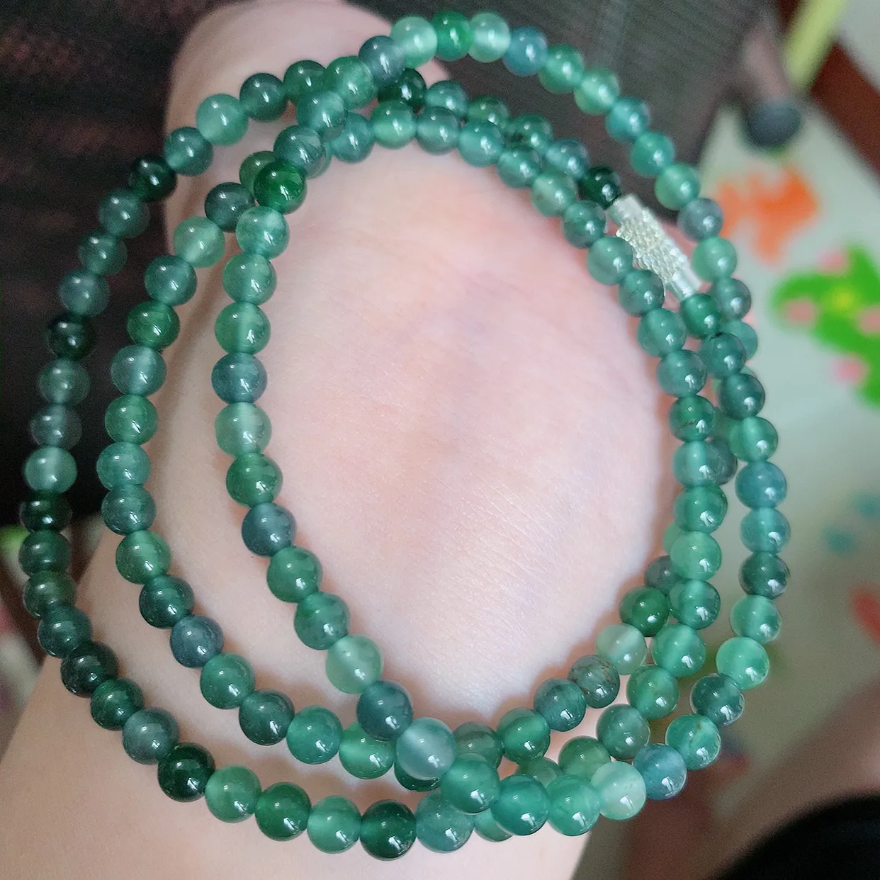 自然光实拍，冰种多彩翡翠项链，天然翡翠A货，玉质细腻  冰清玉润  颜色漂亮  #001.1取一尺寸4.5mm