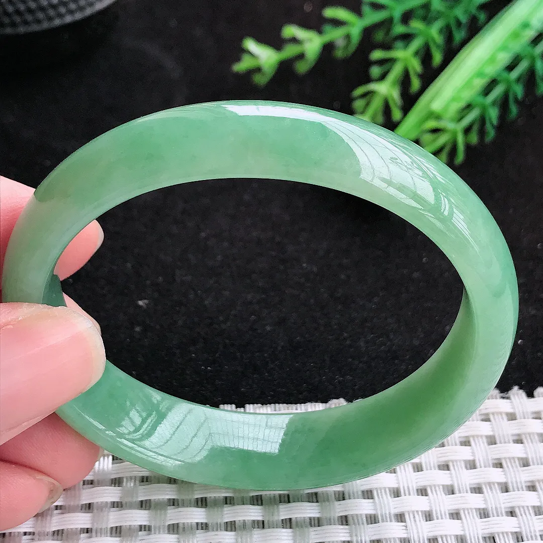 自然光55/49/14/6.5老坑精美冰润满绿贵妃手镯天然翡翠玉镯女款百搭