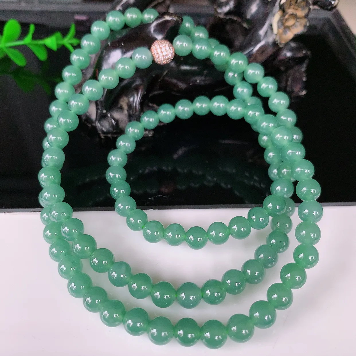 自然光实拍，冰种满色圆珠翡翠珠链，天然翡翠A货，玉质细腻  冰清玉润  颜色漂亮  #001.1取一