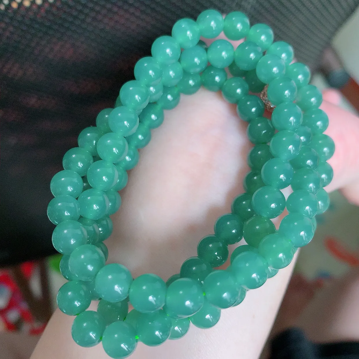 自然光实拍，冰种满色圆珠翡翠项链，天然翡翠A货，玉质细腻  冰清玉润  颜色漂亮  #001.1取一