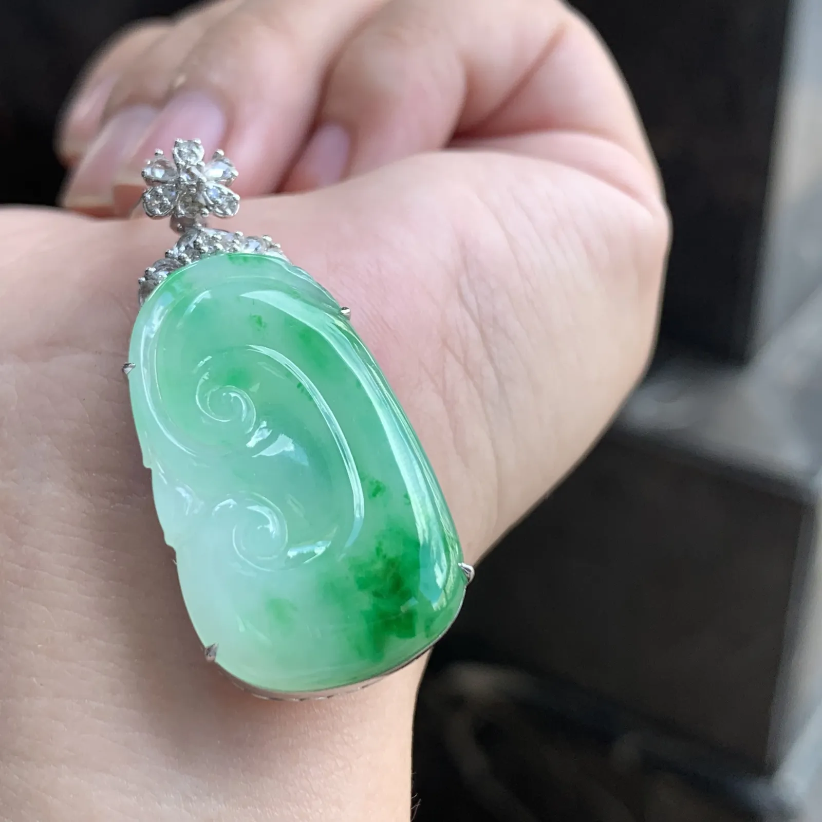 18k金镶·糯种飘阳绿如意吊坠
